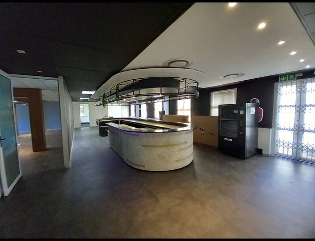 1,940M² OFFICE TO LET IN BRYANSTON
